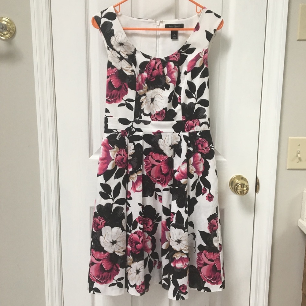 White House Black Market floral dress with pockets